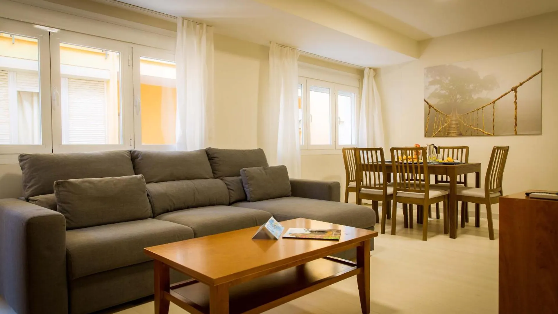 Apartments Holidays2Malaga City Center 0*, Malaga